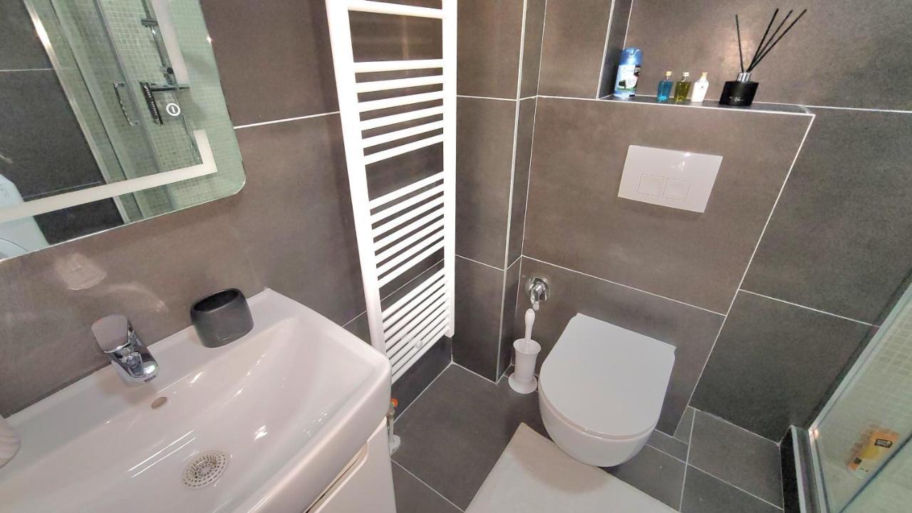 Studio Apartment Lora Lux Sarajevo Exterior photo
